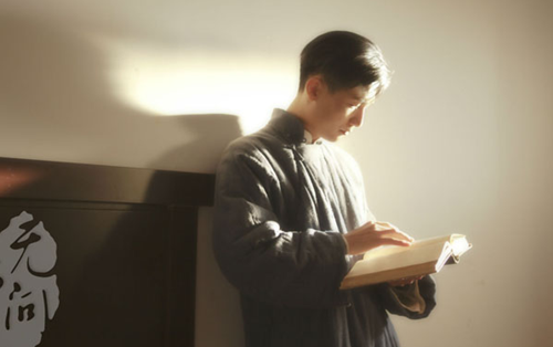 只問(wèn)敢勇，無(wú)問(wèn)西東